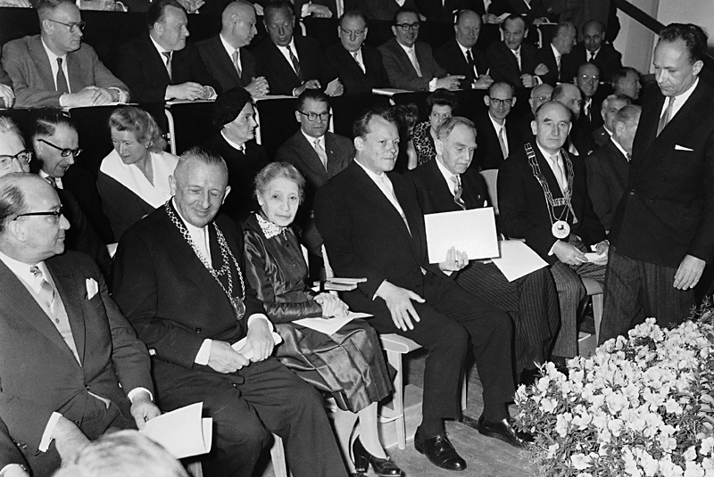 Lise Meitner, Otto Hahn und Willy Brandt bei der Grndung des HMI